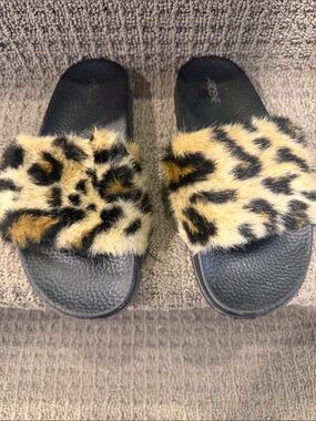 Buy 5 for 10$ ❗️Ardene Leopard Faux Fur Slide Sandals in Black and Tan